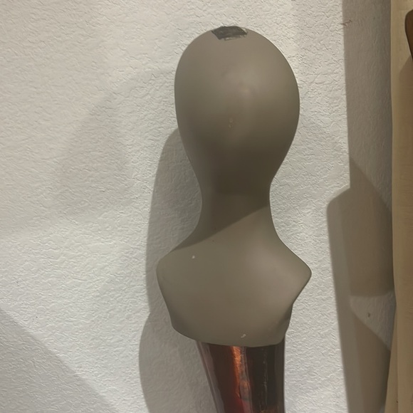 Mannequin - Picture 3 of 7